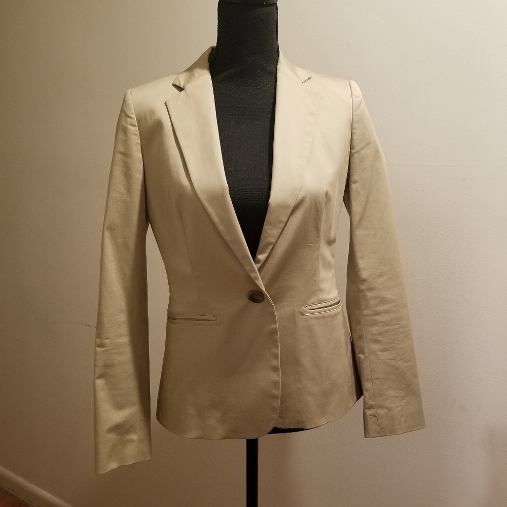 Beige/tan blazer size 4